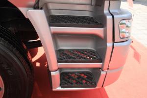 東風(fēng)柳汽 霸龍M7 康明斯400馬力6×4牽引車(chē) 國四