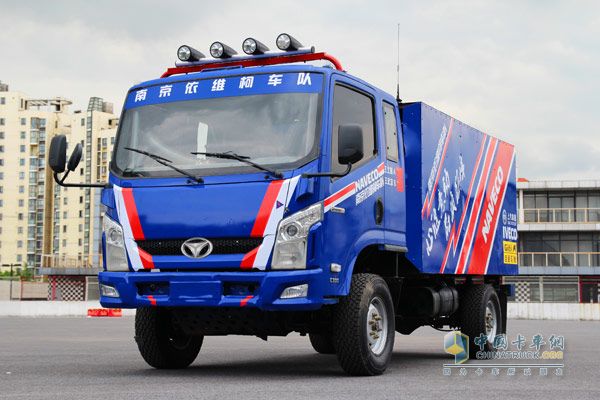 南京依維柯高端輕卡超越--2013中國越野拉力賽參賽車(chē)