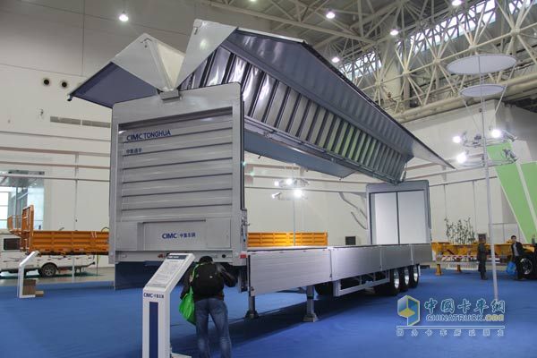 2013武漢車(chē)展 中集車(chē)輛帶來(lái)新式掛車(chē)產(chǎn)品