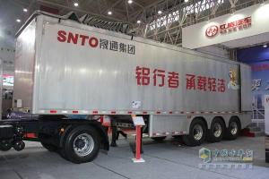 2013武漢商用車(chē)展紅巖卡車(chē)展臺