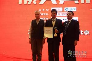 廣汽日野700系列重卡6×4牽引車(chē)榮獲“年度國產(chǎn)牽引車(chē)”獎