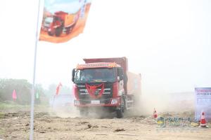 2014瑞沃卡車(chē)極限挑戰賽安徽阜陽(yáng)開(kāi)戰