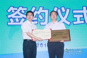 助力中國廉政文化“六進(jìn)工程”  福田汽車(chē)中馳LED宣傳車(chē)簽約國家行政學(xué)院