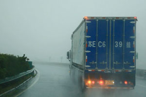風(fēng)雨兼程 奔馳卡車(chē)荊州到成都油耗測試