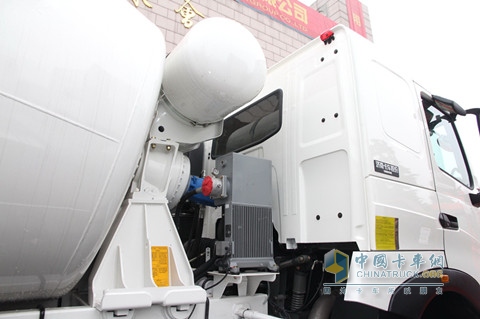 中國重汽 HOWO 6×4攪拌車(chē)