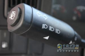 中國重汽 HOWO 6×2后提升式牽引車(chē)