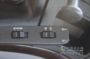 中國重汽 HOWO 6×2后提升式牽引車(chē)