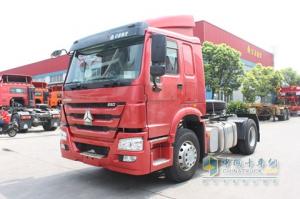 中國重汽 HOWO 4×2后提升式牽引車(chē)