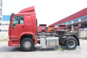 中國重汽 HOWO 4×2后提升式牽引車(chē)