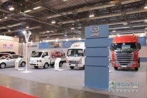 激流勇進(jìn) 格爾發(fā)重卡重磅亮相澳門(mén)車(chē)展