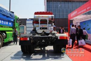 陜汽 德龍新M3000 336馬力 6×2  牽引車(chē)（輕量化版）