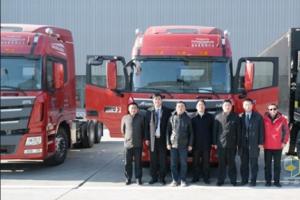 順豐速運集團副總裁黃偉一行來(lái)訪(fǎng)福田戴姆勒汽車(chē)