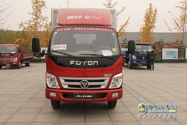 現場(chǎng)展示中高端輕卡代表奧鈴CTX車(chē)型