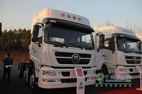 中國重汽 斯達-斯太爾重卡 D7B 380馬力 6X2 牽引車(chē)