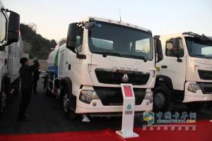 中國重汽 T5G 180馬力 4X2 灑水車(chē)
