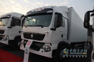 中國重汽 HOWOT5G 310馬力 6X2 廂式載貨車(chē)