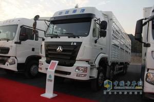 中國重汽 T5G 290馬力 8X4 LNG 倉柵車(chē)