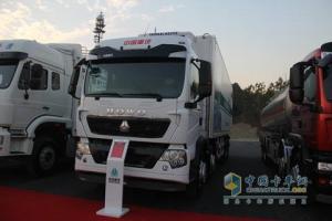 中國重汽 T5G 340馬力 8X4冷藏車(chē)