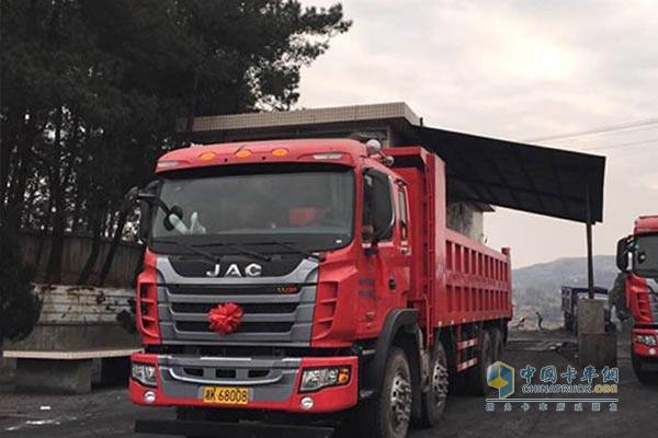 江淮格爾發(fā)新年開(kāi)門(mén)紅 贏(yíng)得湖南重卡第一單