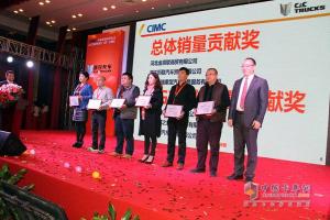 “一旦啟動(dòng) 永不停歇” 聯(lián)合卡車(chē)2015年度商務(wù)年會(huì )