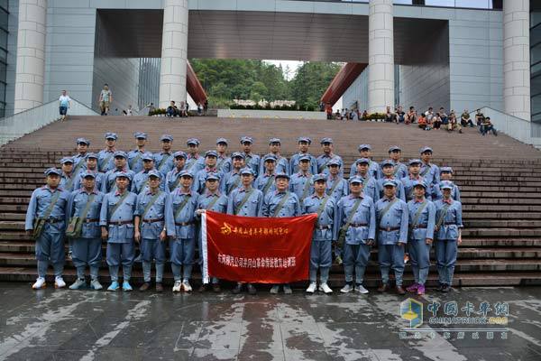 定期組織青年干部上井岡山深入學(xué)習井岡山精神