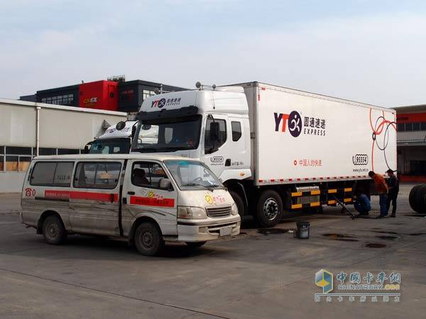 為客戶(hù)提供上門(mén)駐點(diǎn)服務(wù)