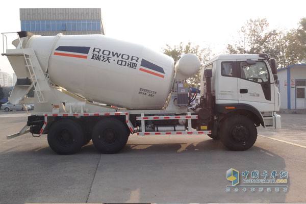福田瑞沃中馳8方混凝土攪拌車(chē)