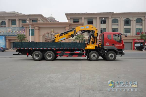 東風(fēng)柳汽乘龍隨車(chē)吊