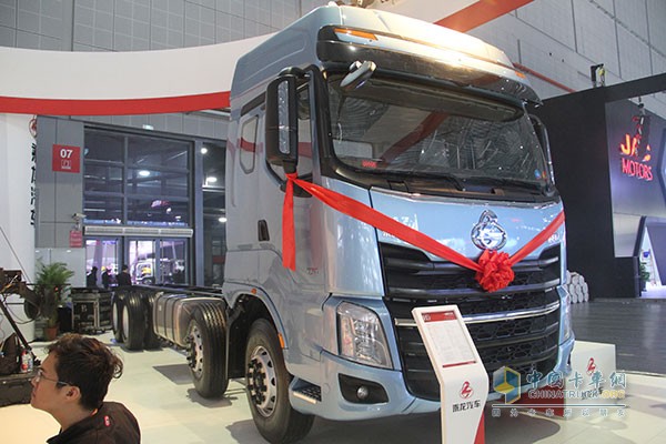 東風(fēng)柳汽乘龍H7 8×4載貨車(chē)