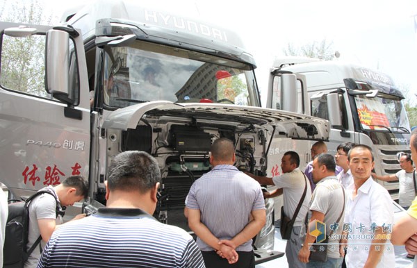 用戶(hù)試乘創(chuàng  )虎重卡