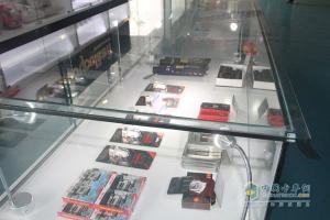 中國重汽成立國內首家實(shí)體卡車(chē)文化用品店