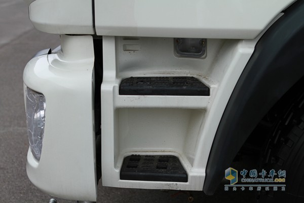 福田瑞沃 瑞沃中馳 4X2 多功能灑水車(chē)（外飾）