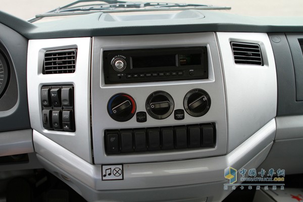 福田瑞沃 瑞沃中馳 4X2 多功能灑水車(chē)（內飾）