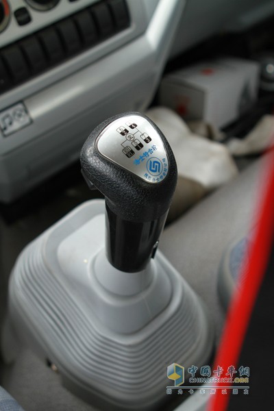 福田瑞沃 瑞沃中馳 4X2 多功能灑水車(chē)（內飾）