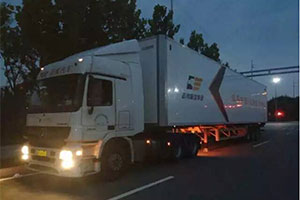 超9000公里創(chuàng  )世界卡車(chē)紀錄 奔馳卡車(chē)助力志鴻物流完成挑戰