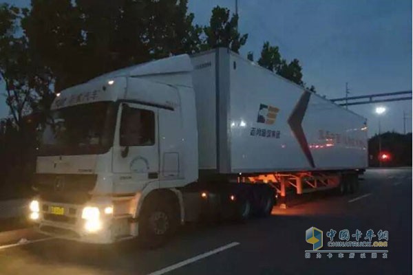 挑戰車(chē)輛奔馳卡車(chē)Actros