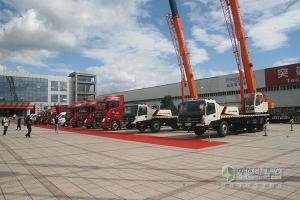 閱兵運輸保障方隊大揭秘 福田戴姆勒汽車(chē)攜手祥龍物流