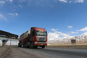 [發(fā)現青藏線(xiàn)上爬坡王]坡道相逢大者勝 盤(pán)點(diǎn)青藏線(xiàn)上的挑戰動(dòng)力　　