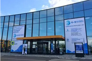 聯(lián)合卡車(chē)6*4 CNG自卸車(chē)亮相第五屆圣彼得堡國際天然氣論壇