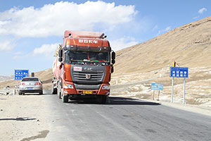 [發(fā)現青藏線(xiàn)上爬坡王]“快 穩 狠”實(shí)測聯(lián)合卡車(chē)U420 6X4青藏線(xiàn)爬坡表現