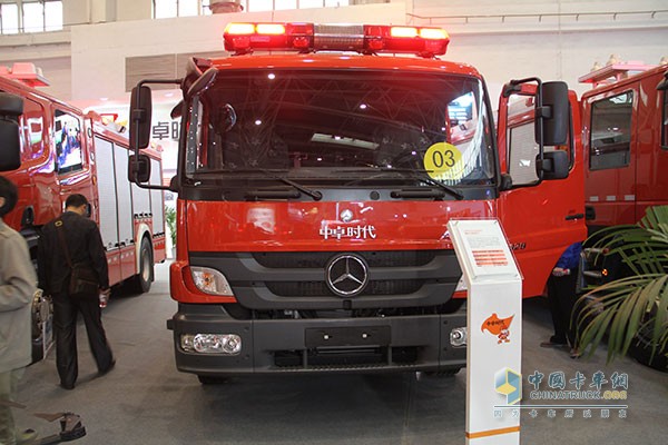 梅賽德斯-奔馳Atego1329底盤(pán)城市主戰消防車(chē)