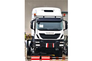 與依維柯Astra 8x8大件牽引車(chē)相約武漢商用車(chē)展