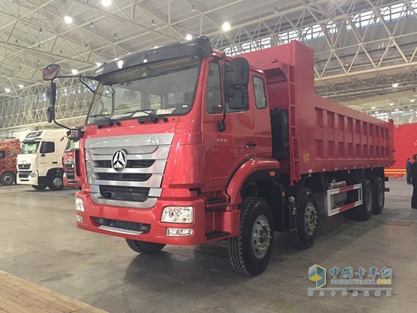 中國重汽武漢車(chē)展展臺面面觀(guān)