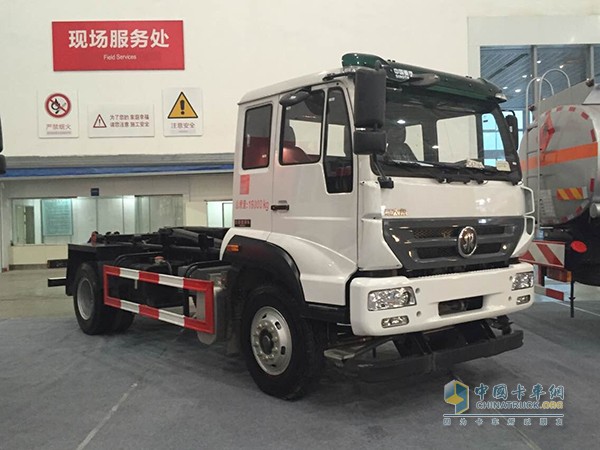 中國重汽武漢車(chē)展展臺面面觀(guān)