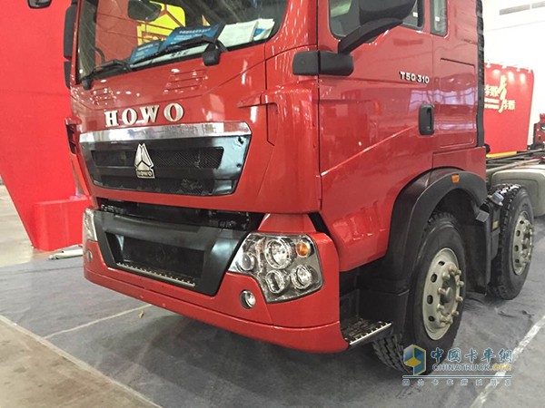 中國重汽武漢車(chē)展展臺面面觀(guān)