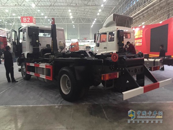 中國重汽武漢車(chē)展展臺面面觀(guān)