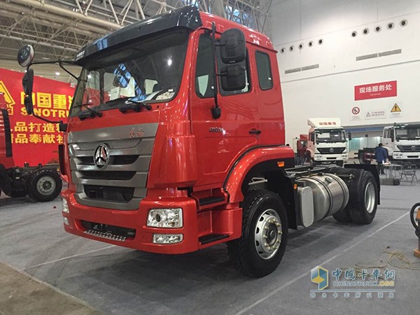 中國重汽武漢車(chē)展展臺面面觀(guān)