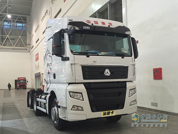 中國重汽武漢車(chē)展展臺面面觀(guān)