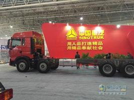 中國重汽武漢車(chē)展展臺面面觀(guān)