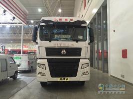 中國重汽武漢車(chē)展展臺面面觀(guān)